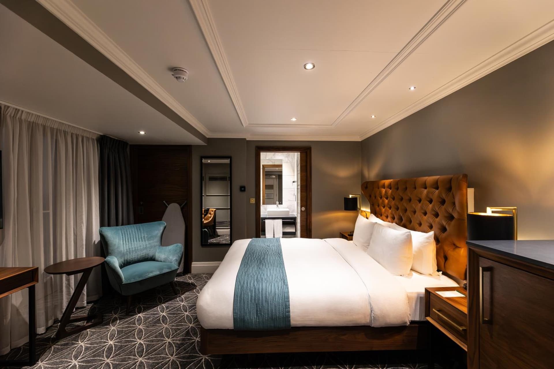 100 Queen's Gate Hotel London Kensington, Curio Collection by Hilton