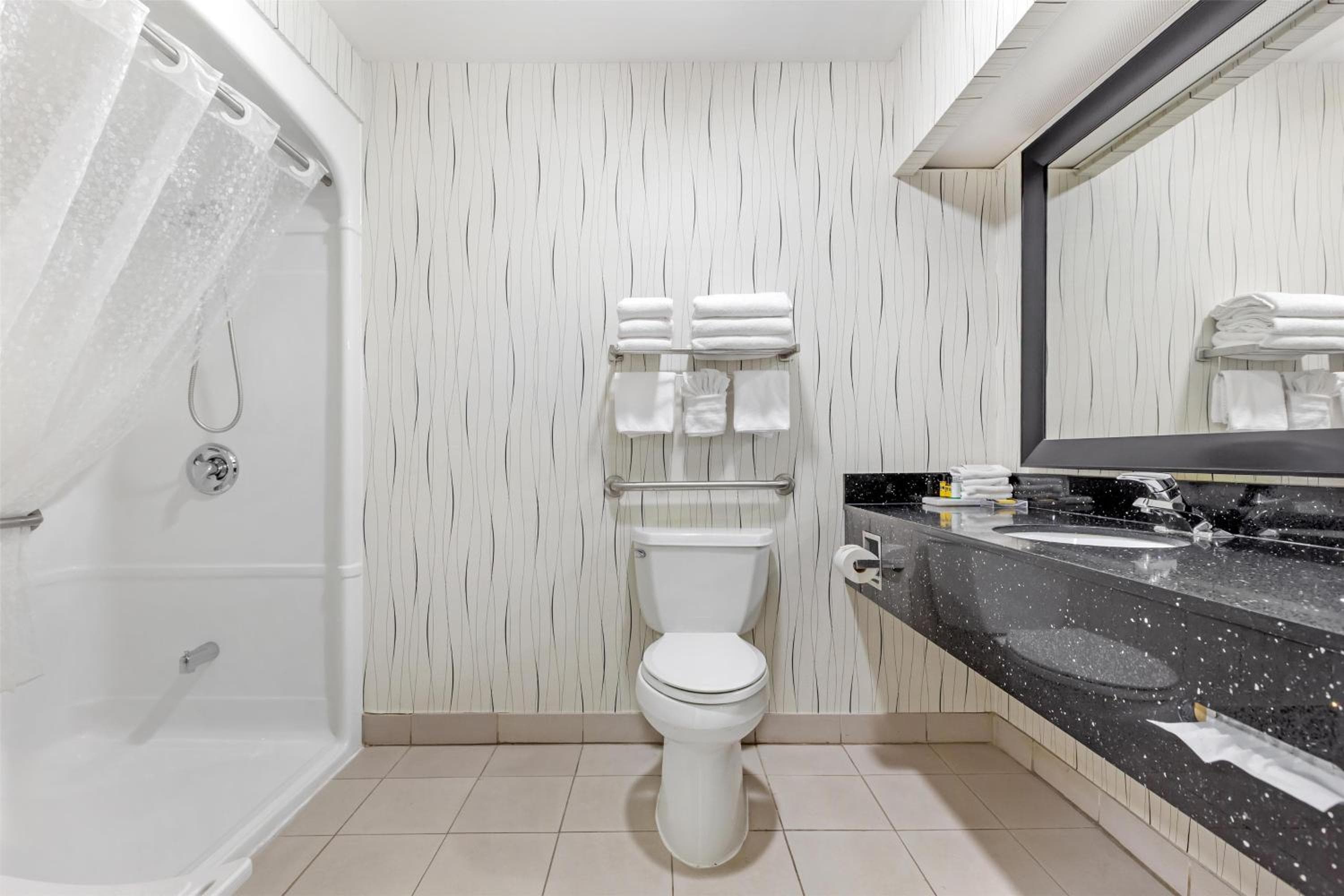 Best Western Plus Travel Hotel Toronto Airport