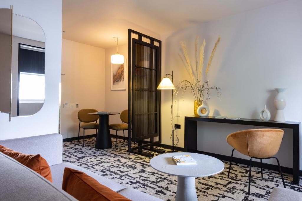 La Suite West