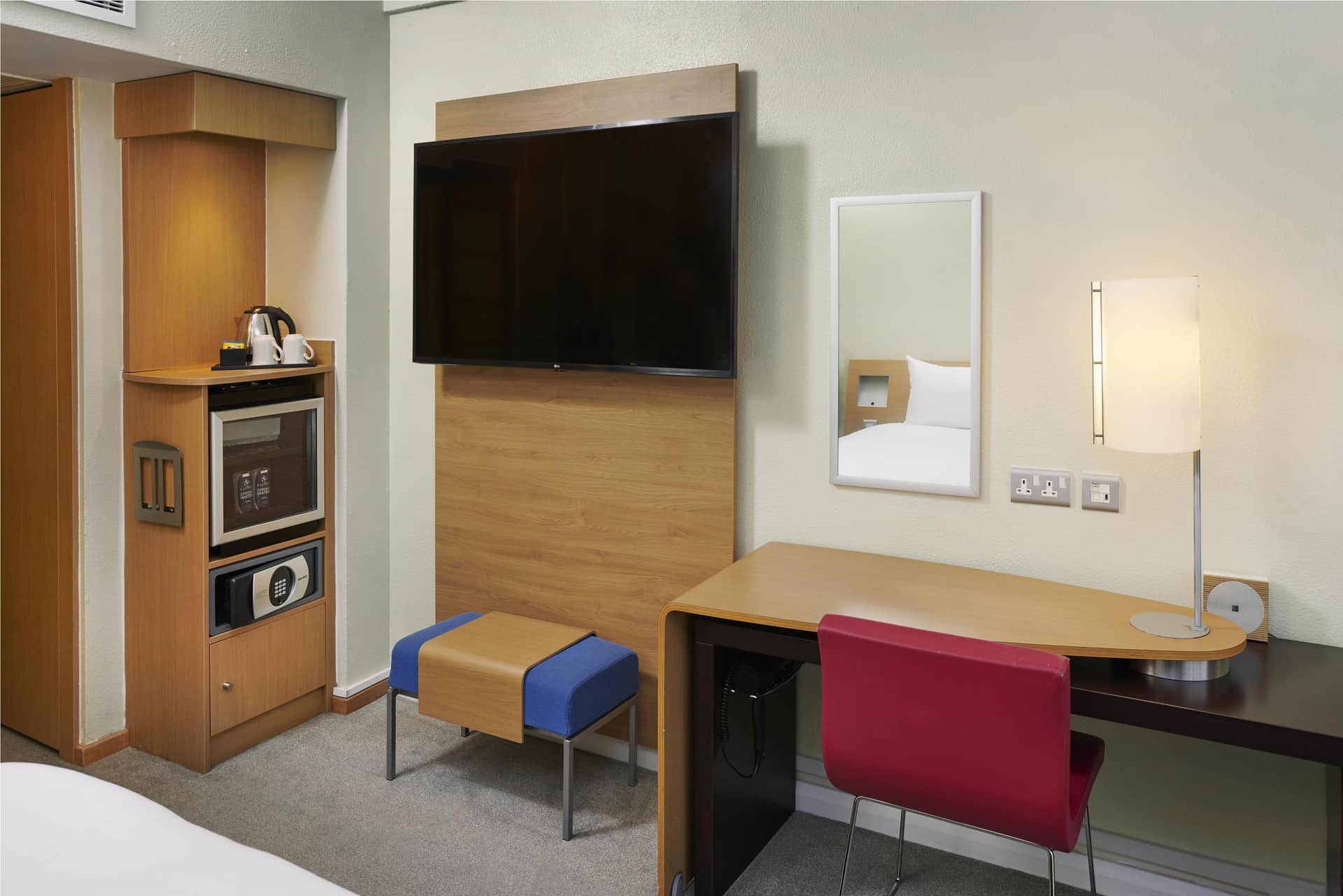 Novotel London West