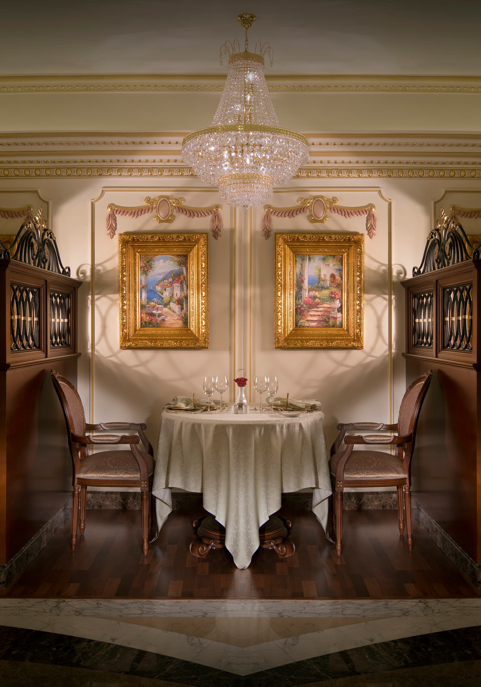 Royal Rose Hotel